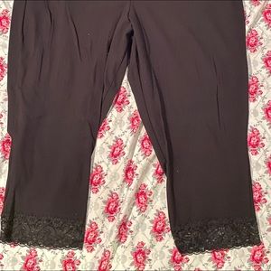 Cropped lace leggings